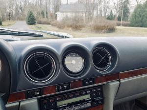 Mercedes-Benz 560 SL 1986 года  (NA)